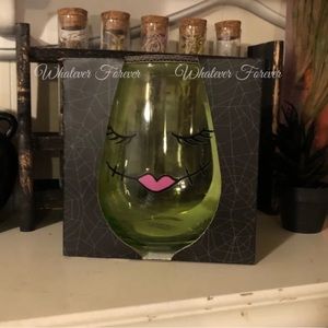 zombie girl with pink lipstick stemless wine glass